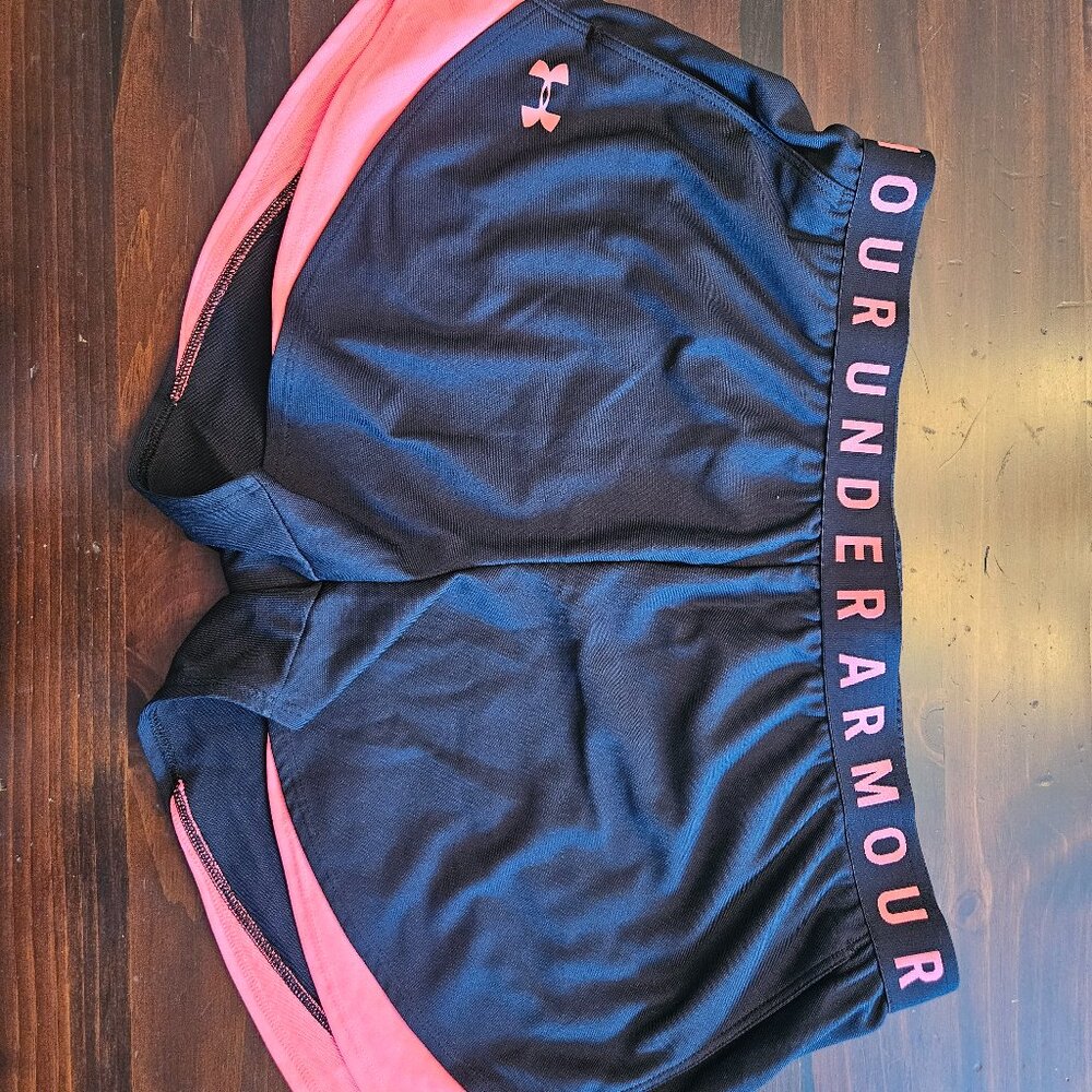 Under Armour Women's Size XL Loose Fit Shorts